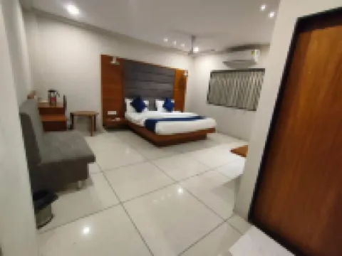 Hotel the Grand Dipak