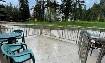 Persey Flora Apartments