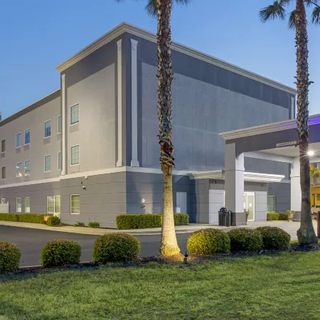 Best Western Plus Brunswick Inn  Suites