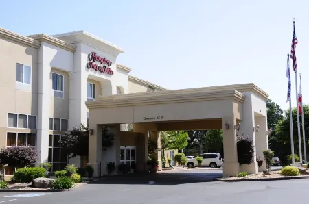 Hampton Inn & Suites Red Bluff Отели в г. Ред Блафф