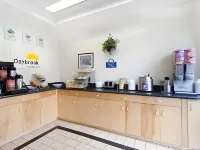 Days Inn & Suites by Wyndham Murfreesboro - breakfast
