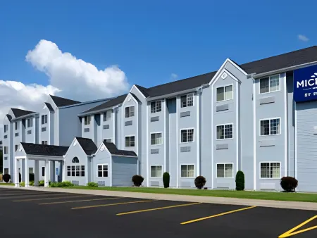 Microtel Inn & Suites by Wyndham Plattsburgh Отели в г. Платтсбург