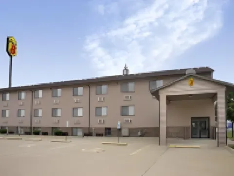 Super 8 by Wyndham Normal Bloomington Hotels in Normal