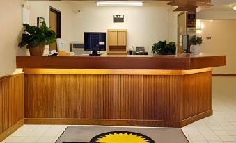 Days Inn & Suites by Wyndham Davenport East