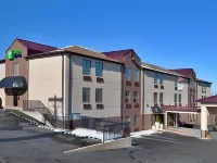 Holiday Inn Express Osage Bch - Lake of the Ozarks Hôtels à : Pawhuska Township