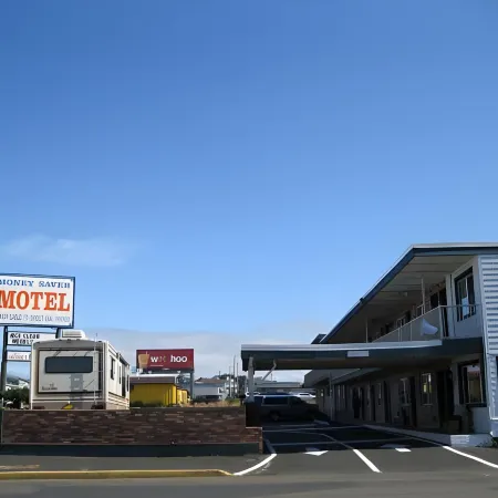 Seven Seas Inn & Suites