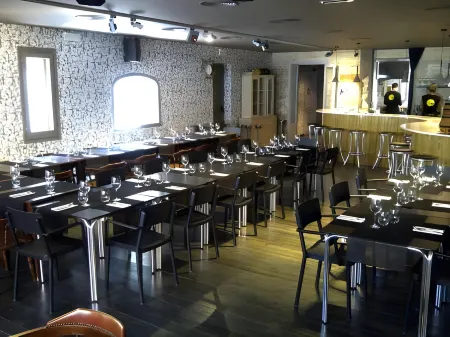 Hotel Jardí Apartaments Отели в г. Urgell