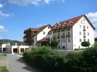 Panorama-Hotel Am See Hotels in der Nähe von Kapelle Pissau