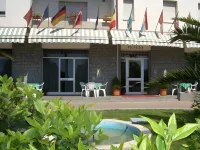 Hotel Trasimeno Bittarelli Các khách sạn gần Ducal Palace