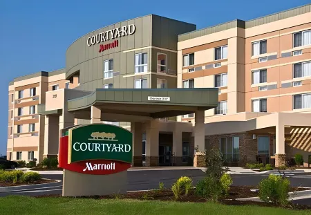 Courtyard Cincinnati Midtown/Rookwood Отели рядом с достопримечательностью «Цинциннати Зу & Ботаникал Гарден»