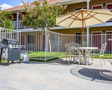 Clarion Inn Near China Lake Naval Station