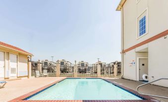 Super 8 by Wyndham Stafford Sugarland Area