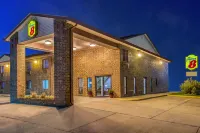 Super 8 by Wyndham Wakeeney Hôtels à : 