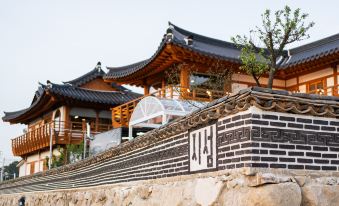 Gyeongju Jiseom Hanok Pool Villa Pension