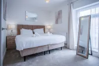 Fleet Street - 2 Bedroom Holiday Home - Swansea - 4-Star