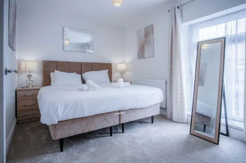 Fleet Street - 2 Bedroom Holiday Home - Swansea