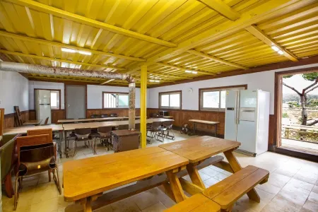 Taean Butgwa Batnaroo Pension Отели рядом с достопримечательностью «Ch'ŏngp'odae-haesuyokchang»