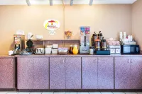Super 8 by Wyndham Port Clinton Hotels in Bay Township
