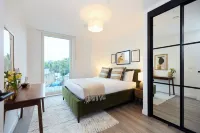 The Tottenham Retreat - Homely 2BDR Flat with Balcony Hotels near South Tottenham
