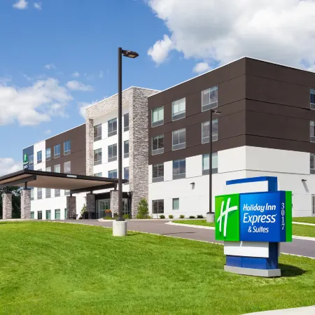 Holiday Inn Express & Suites REEDSBURG – DELLS AREA by IHG