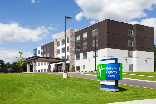 Holiday Inn Express & Suites REEDSBURG – DELLS AREA by IHG - 3-Star