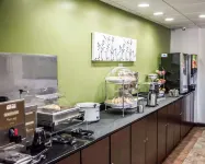 派因維爾 - 亞歷山卓舒眠套房酒店 - 早餐
