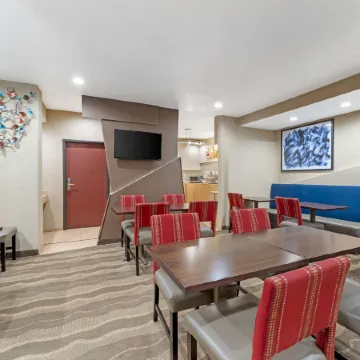 Comfort Suites