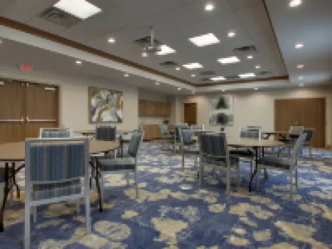 แฮมป์ตันอินน์ สนีดส์ เฟอร์รีนอร์ท ท็อปเซล บีช โรงแรมในOnslow County