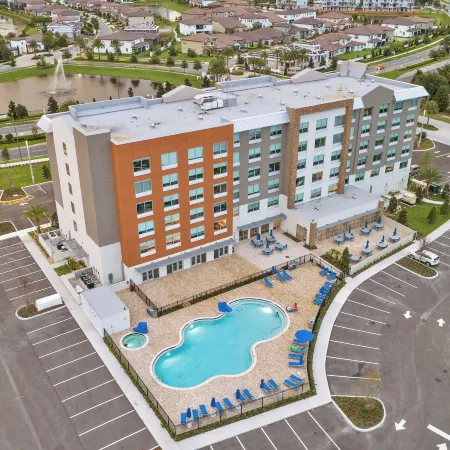 Holiday Inn Express & Suites ORLANDO - LAKE BUENA VISTA by IHG Отели рядом с достопримечательностью «Grand Cypress Golf Club»