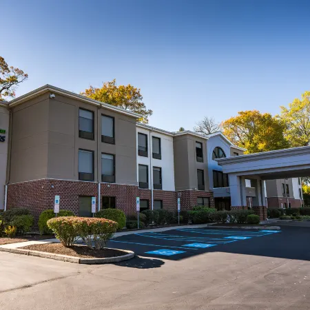 Holiday Inn Express & Suites WEST CHESTER by IHG