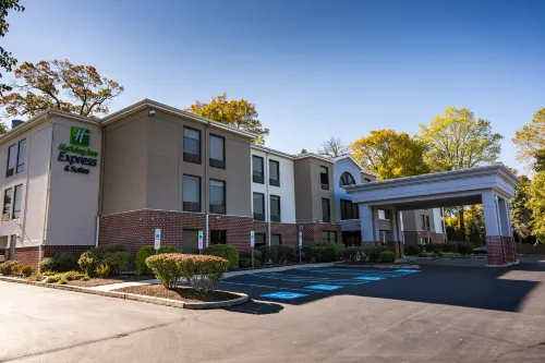 Holiday Inn Express & Suites WEST CHESTER by IHG