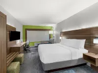 Holiday Inn Express & Suites SAVANNAH - MIDTOWN by IHG Hotels near Hunter Golf Course