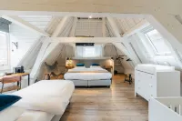 Eye Hotel