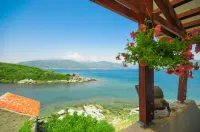 Sea view studio with balcony and private beach