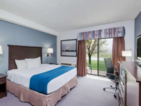 Super 8 by Wyndham Port Elgin Hotels in Bruce County