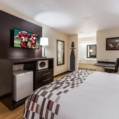 Red Roof Inn Indianapolis - Castleton Отели рядом с достопримечательностью «Торговый центр Keystone»