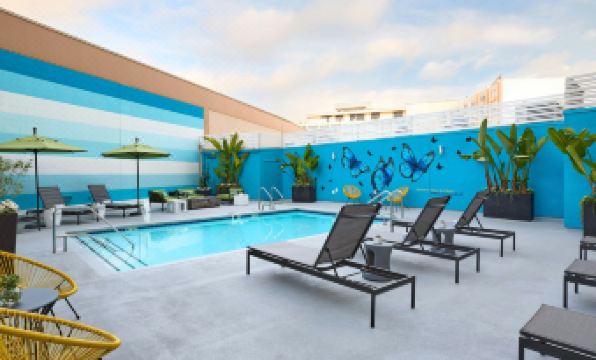 Renaissance Los Angeles Airport Hotel