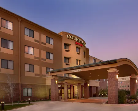 Courtyard Denton Hotels in Denton