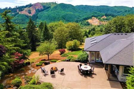 New Listing - Breathtaking vacation/work remotely in wine country!