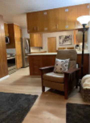 Mid Century Modern-5 min from I-5