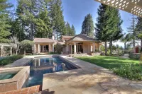 4 Couples or 2 Families, Private and Prime Location, Pool and Hot Tub - Private Pools