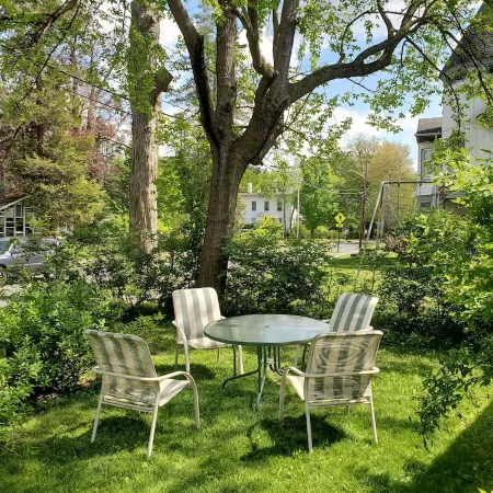 Historic Downtown Apartment. Unscented Products and Sustainability Practices.