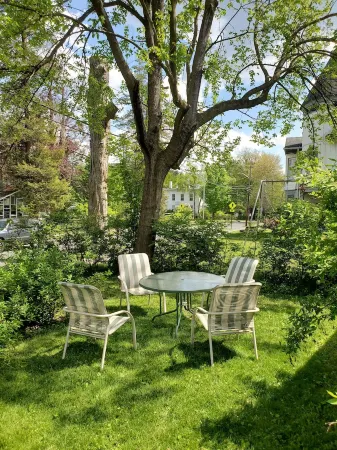 Historic Downtown Apartment. Unscented Products and Sustainability Practices.