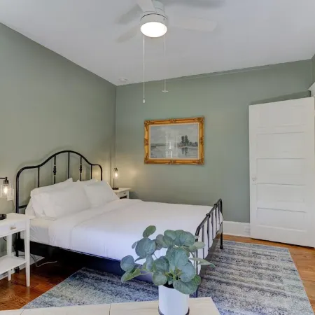 Modern and Stately Upper 2-bed in Historic Midtown