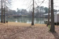 Family Lake Getaway/Fisherman's Paradise with private boat ramp