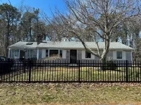 Charming Cape Cod house in Dennis Massachusetts. Pets Friendly!