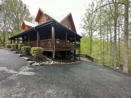 CHARMING & COZY CABIN IN BEAUTIFUL NC MOUNTAINS
