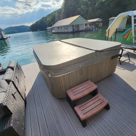 Heavenly Hideaway Floating Cabin with a HOT TUB Norris Lake, Whitman Hollow