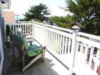 Charming modern bungalow w/ hot tub steps away from the beach