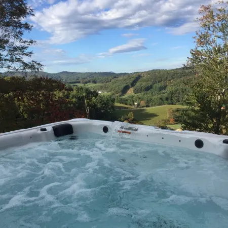 Awesome View 2500 Sqft Decks 8 Person Spa Mins to Blue Ridge Pkway & New River